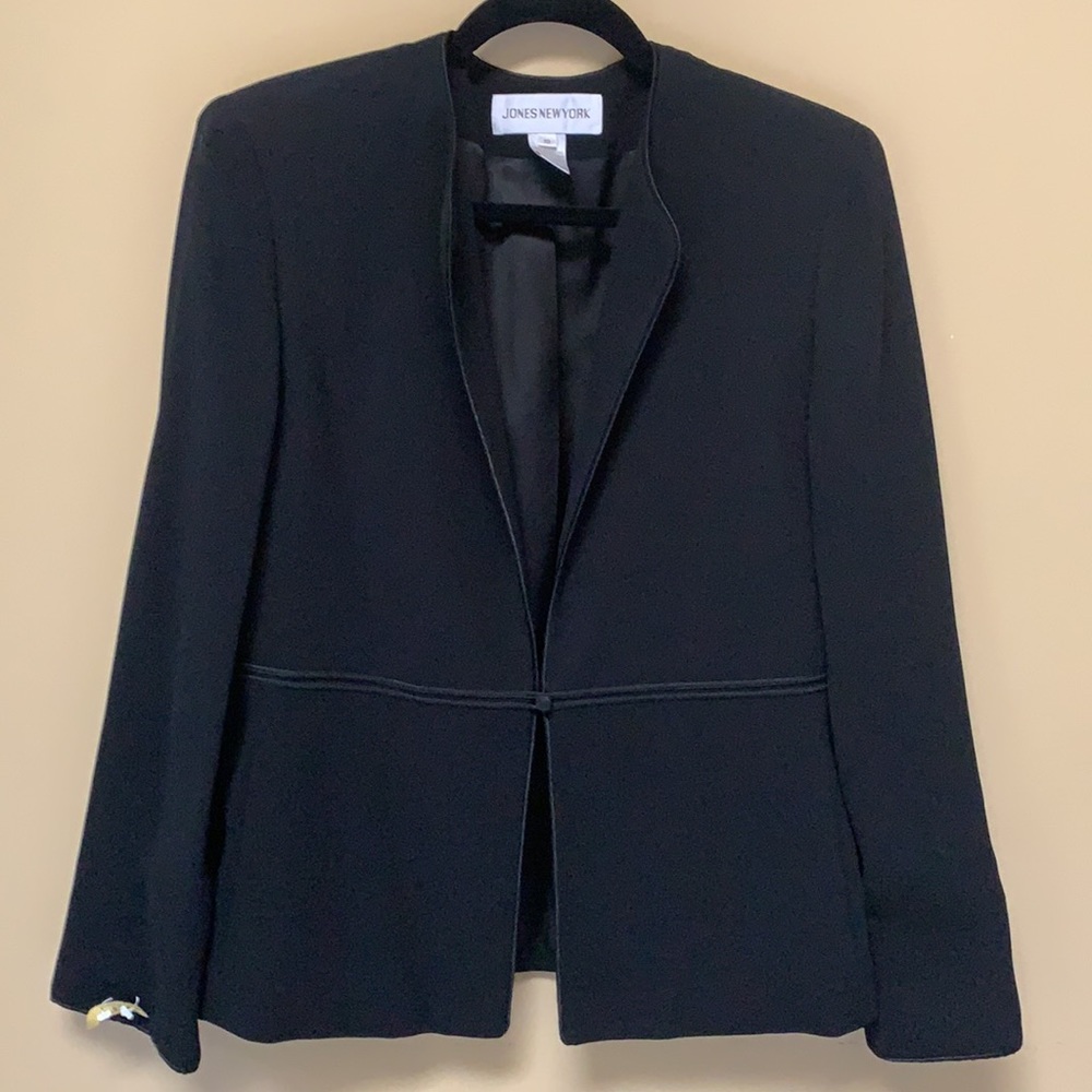 🔥Stylish JONES NEW YORK Black Jacket - size 10